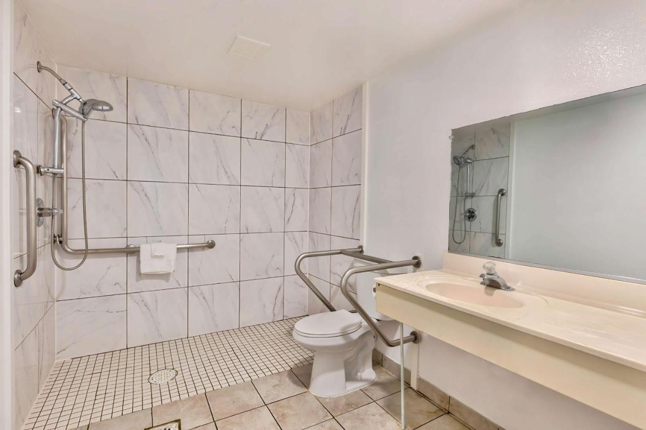 Motel 6-Falls Church, Va - Arlington Boulevard מראה חיצוני תמונה
