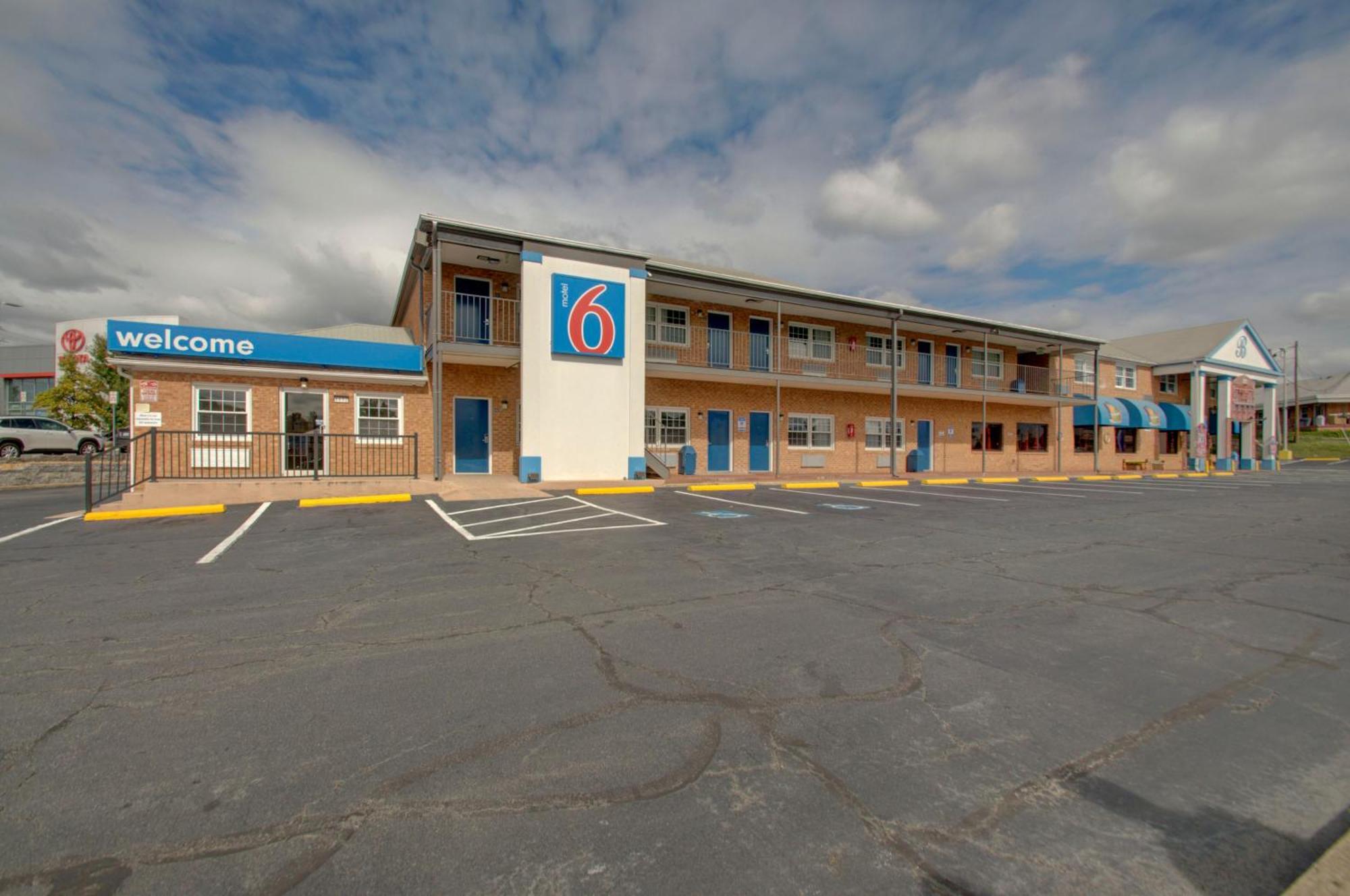 Motel 6-Falls Church, Va - Arlington Boulevard מראה חיצוני תמונה
